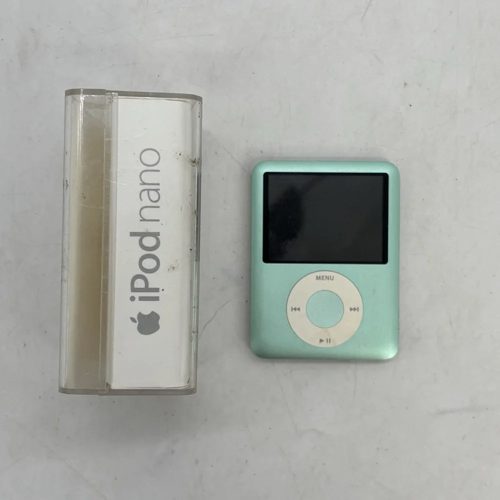 Apple iPod nano A1236 3rd Generation 8GB Media Player Teal Only Used